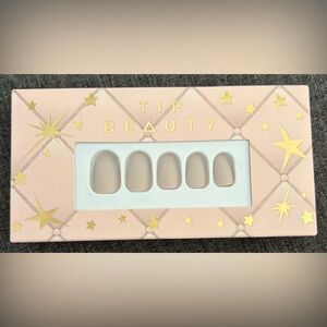 Nude Press-On Nails — Soft Beige Everyday Set